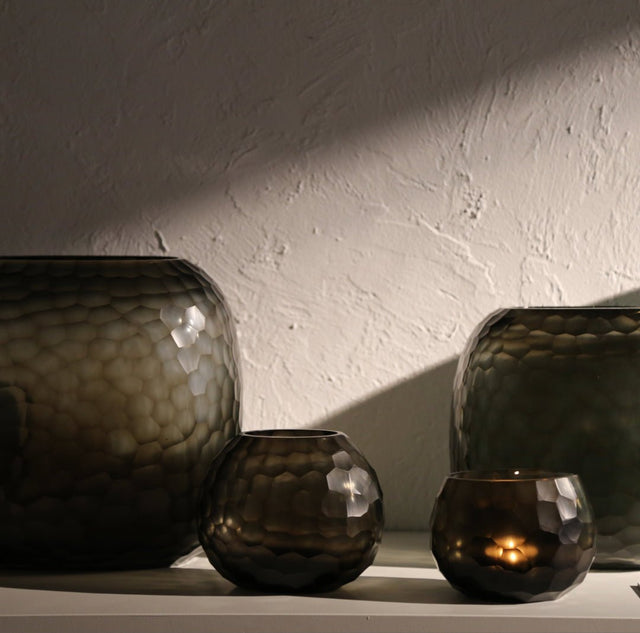 GUAXS Vasen: Mundgeblasenes Glas mit skulpturaler Wirkung