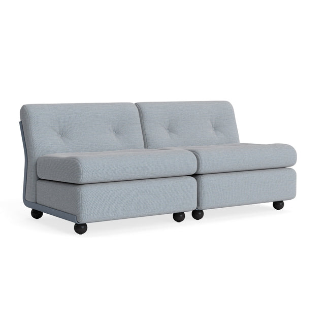 HAY Amanta 2-Sitzer Sofa, Gestell Frost Blue, Bezug Naveli 723