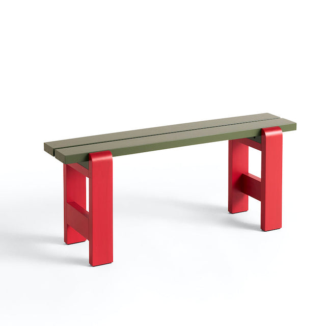 HAY Weekday Bench Duo Outdoor Holzbank mit olivgrüner Sitzfläche und weinrotem Gestell