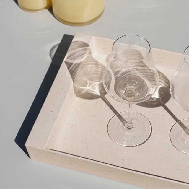 Tablett Kankyo Moonbeam mit Weingläsern - blomus