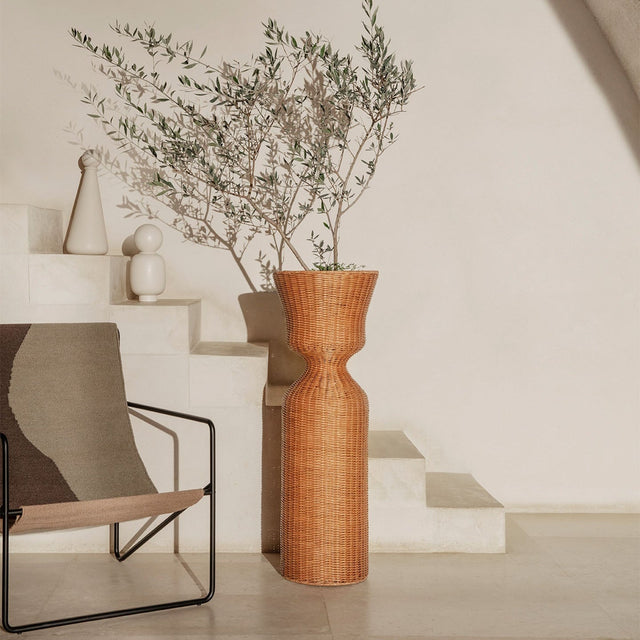 Agnes Pflanzenständer Rattan Tall - ferm LIVING - DesignWe.Love