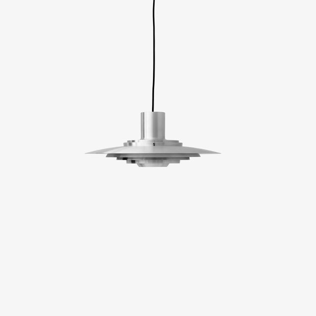 Minimalistische Design-Lampe P376 KF1 Aluminium von &Tradition – blendfreies Licht für den Esstisch