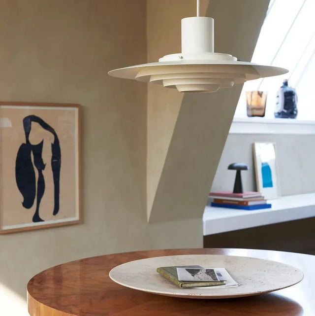 Minimalistische Design Lampe P376 Matt Weiß von &Tradition – blendfreies Licht für den Esstisch