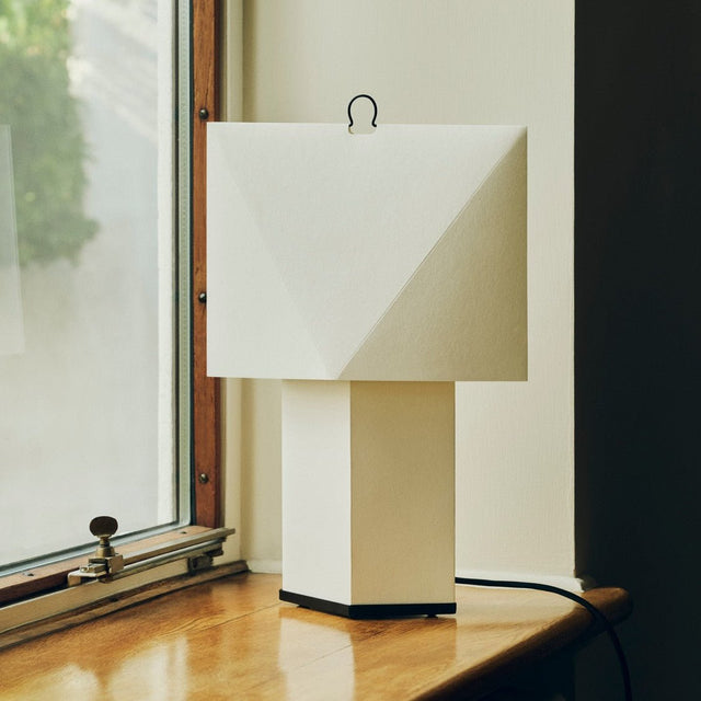 Aplat Tischleuchte 440 - HAY - DesignWe.Love