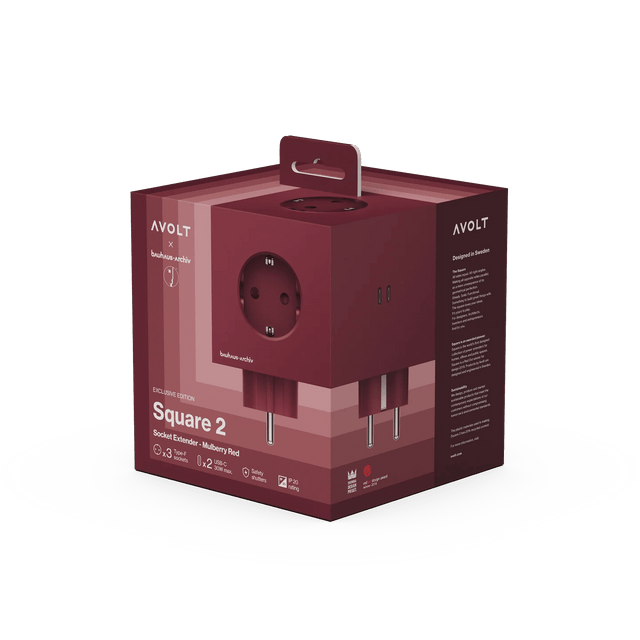 Avolt Square 2 Mulberry Red Bauhaus Archiv Steckdosenleiste USBC - DesignWe.Love