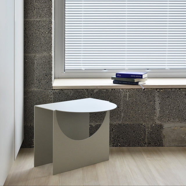 Beistelltisch Apartment Grau - Aesthek - DesignWe.Love