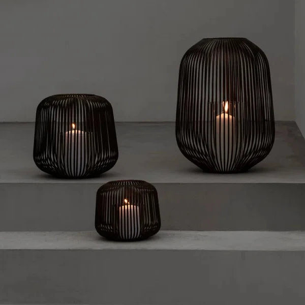 Blomus Lito Windlichter in Schwarz – Laternen aus Edelstahl in drei Größen bei DesignWe.Love