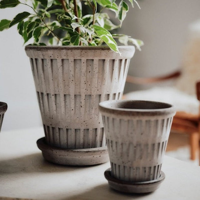 Blumentopf Pantheon Terracotta Grau - Bergs Potter - DesignWe.Love