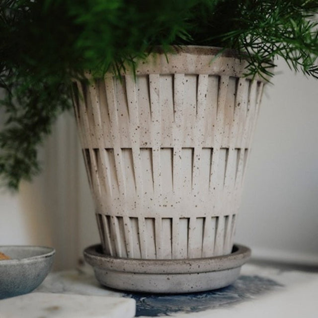 Blumentopf Pantheon Terracotta Grau - Bergs Potter - DesignWe.Love