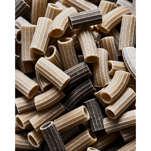 Bunte Dreikorn - Pasta Makkaroni aus Hartweizen, Gerste und Roggen - Nicolas Vahé - DesignWe.Love