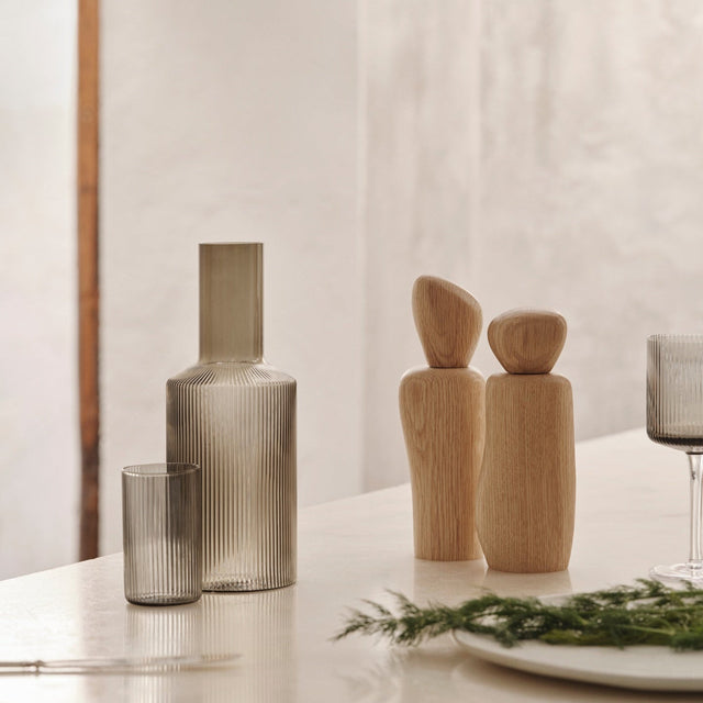 Cairn Grinder Gewürzmühle Eiche Pebble - ferm LIVING - DesignWe.Love