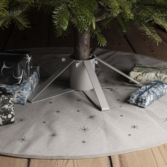 Christbaumständer Hellgrau - ferm LIVING - DesignWe.Love