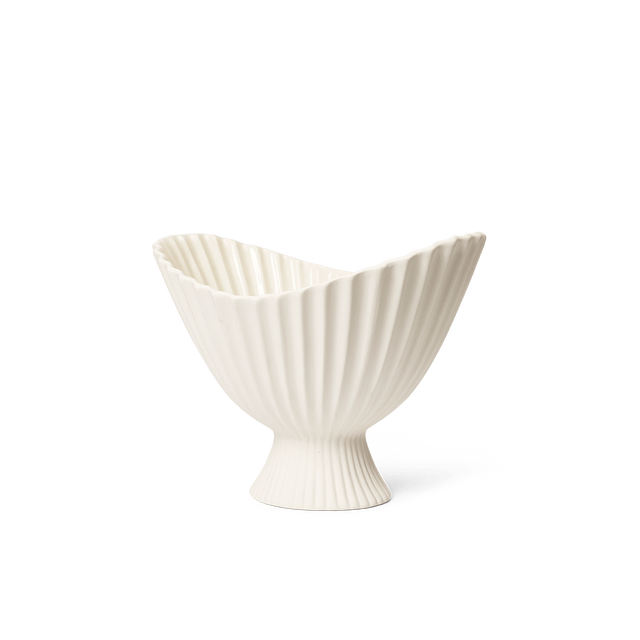 ferm LIVING Fountain Bowl 28 cm Keramik Off-white – große Dekoschale mit Fuß