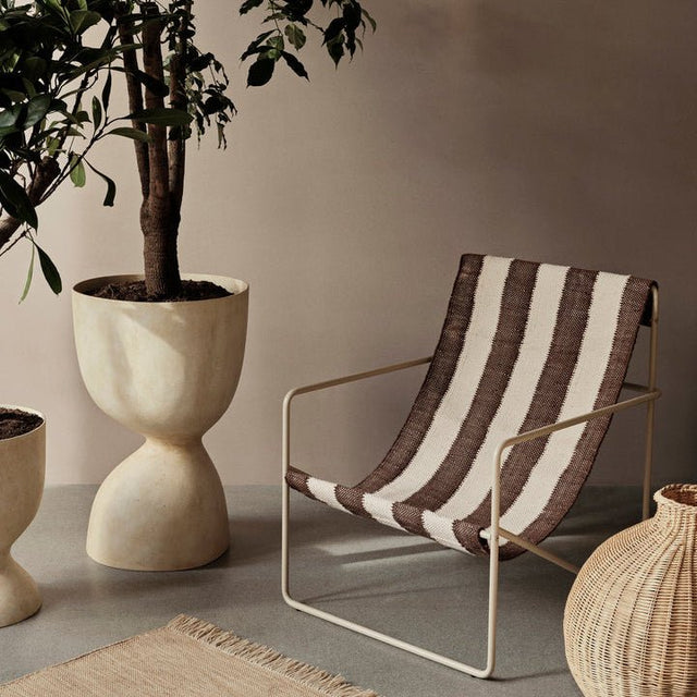 Desert Loungechair gestreift/schwarz - ferm LIVING - DesignWe.Love
