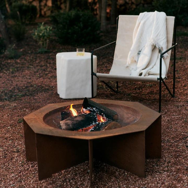 Desert Loungechair gestreift/schwarz - ferm LIVING - DesignWe.Love