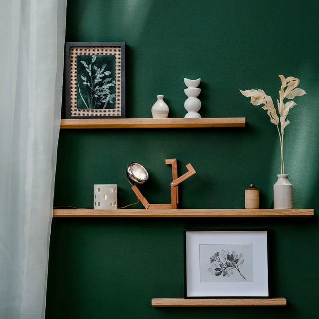 Floating Wall Shelf schwebendes Wandregal aus Eiche Groß (93 cm) geölt von EKTA Living im Wohnraum