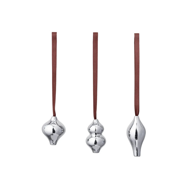 ferm LIVING Komo Ornaments – Christbaumschmuck silber aus Porzellan 3er-Set