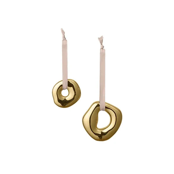 ferm LIVING Orrith Ornaments Brass Finish – goldener Christbaumschmuck