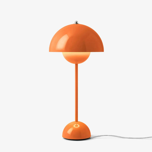 Flowerpot VP3 Tischleuchte Zesty Orange – Sonderfarbe zum 100. Geburtstag von Verner Panton – &Tradition – DesignWe.Love