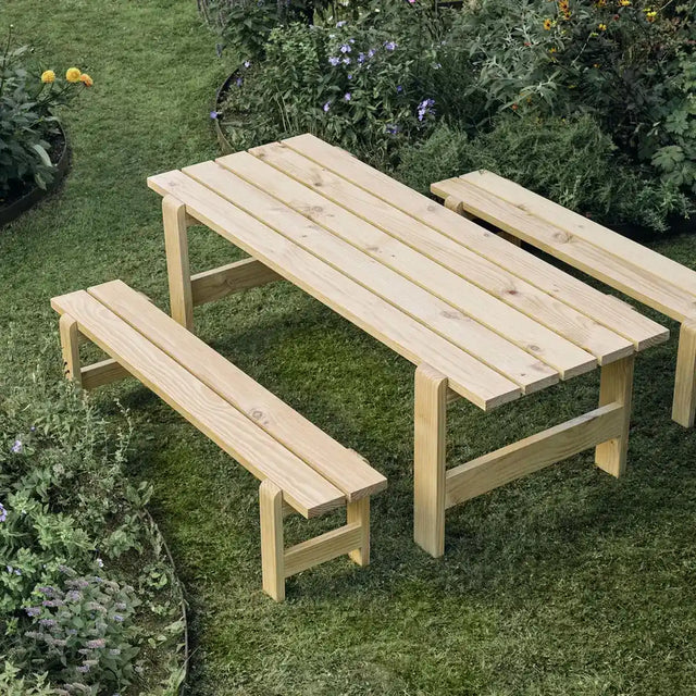 HAY Weekday Bench 190 cm Sitzbank in Natur am Esstisch im Garten
