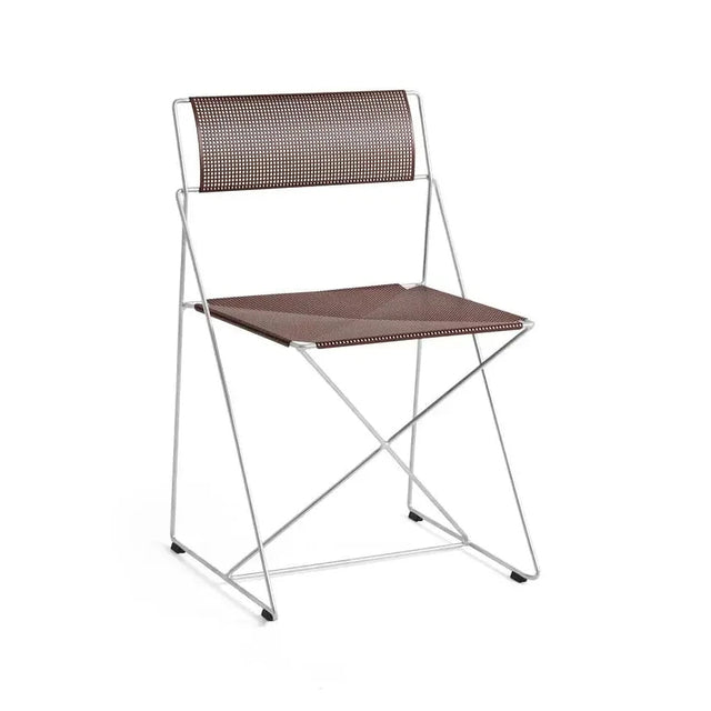 Hay X-Line Chair galvanisiert mit roter Rückenlehne und Sitzfläche
