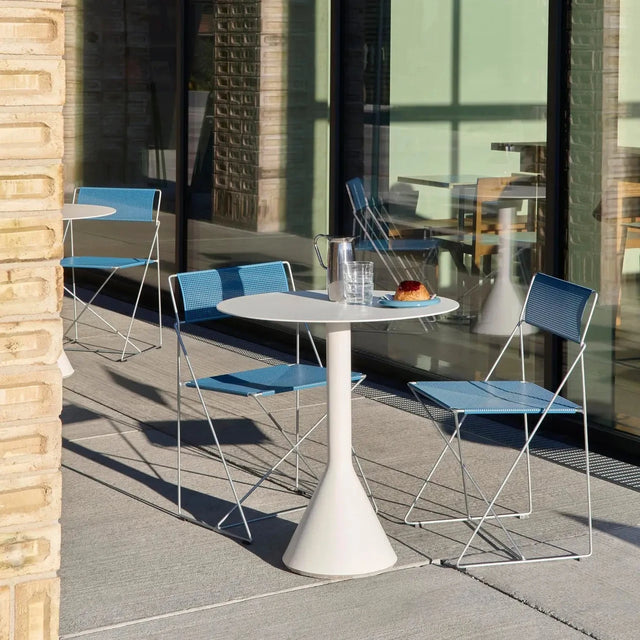 HAY X-Line Stuhl Serie hellblau mit galvanisierter Basis - Design Sitzgruppe Outdoor
