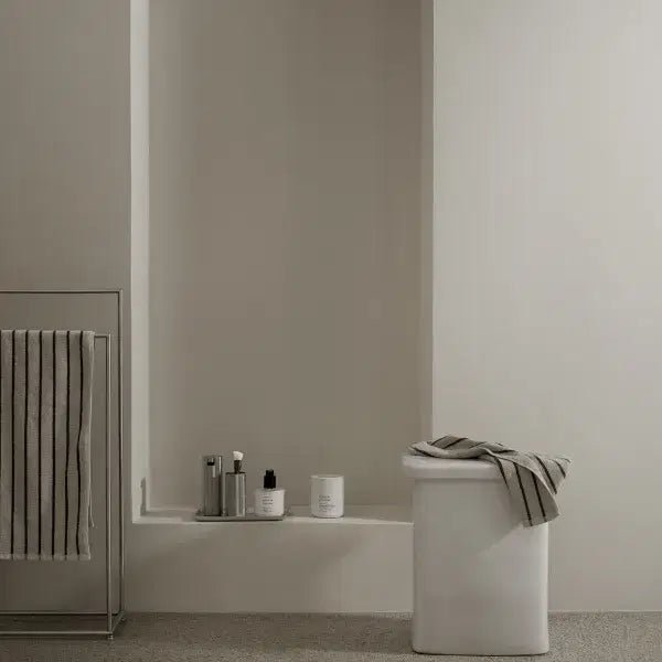 Keramikhocker TOKI T - Shape Lily White - blomus - DesignWe.Love