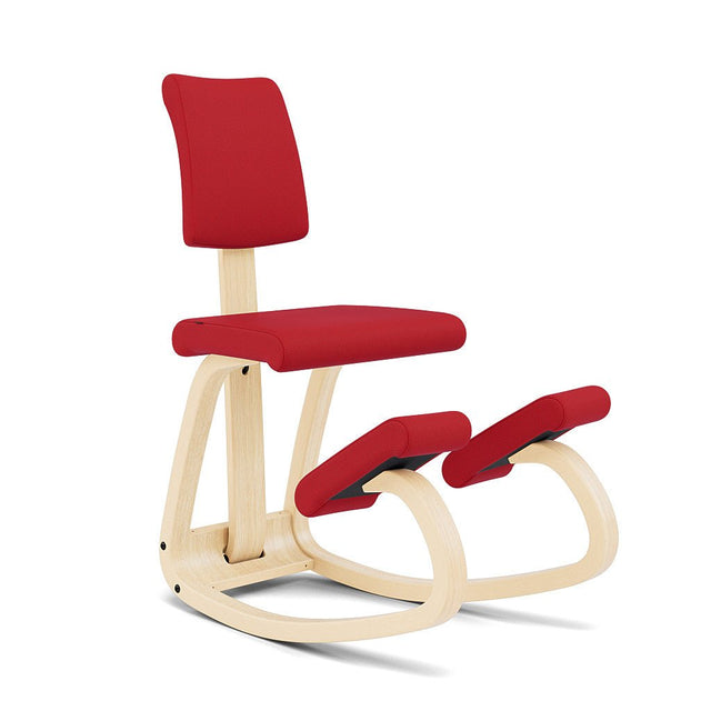 Kniestuhl mit Rueckenlehne Variable Plus (Natur/Rot) - Varier Furniture - DesignWe.Love