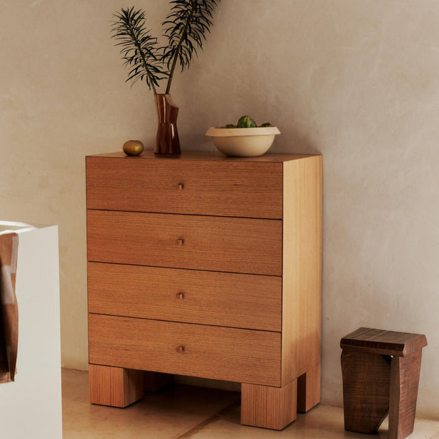 Kuben Schrank mit 4 Schubladen 1x4 Eiche natur - ferm LIVING - DesignWe.Love
