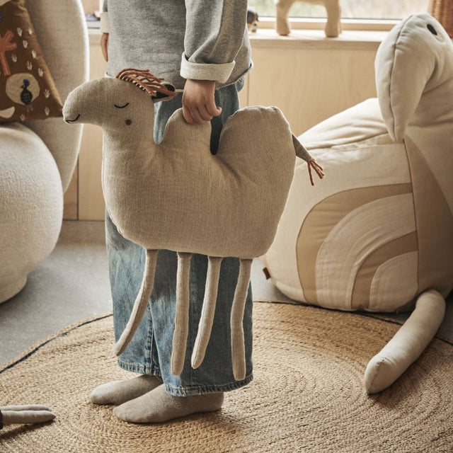 Kuscheltier Kamel - ferm LIVING Camel Cushion - DesignWe.Love