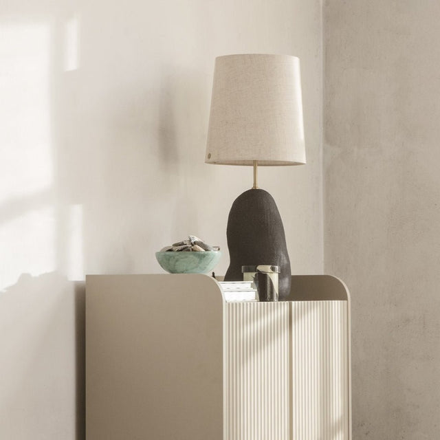 Lampensockel Hebe Medium Schwarz - ferm LIVING - DesignWe.Love