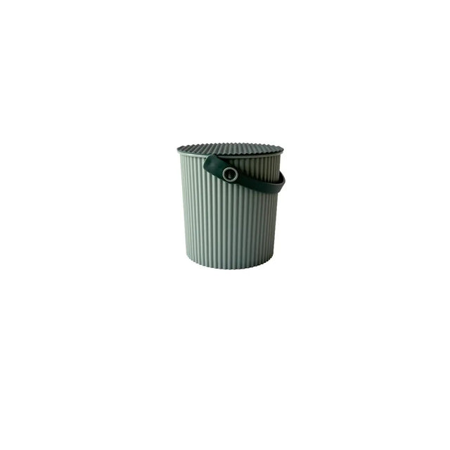 Hachiman Omnioutil Eimer Baby 0,7L in Green– japanischer Designklassiker, BPA-frei, 100% recyceltes Polypropylen, mit Elastomer-Deckel