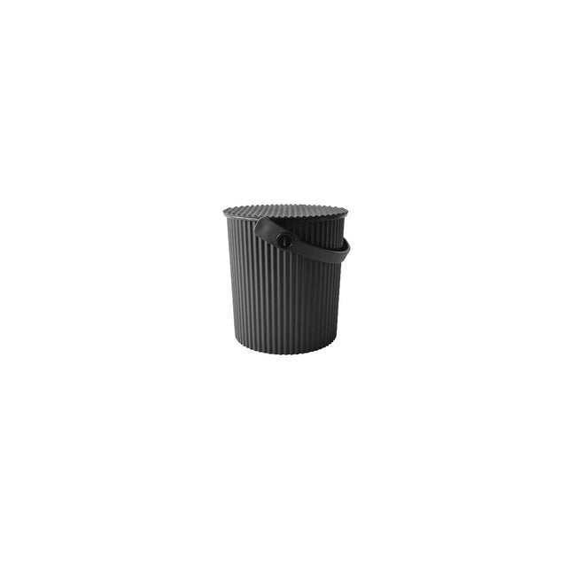 Hachiman Omnioutil Eimer Baby 0,7L in Black – japanischer Designklassiker, BPA-frei, 100% recyceltes Polypropylen, mit Elastomer-Deckel