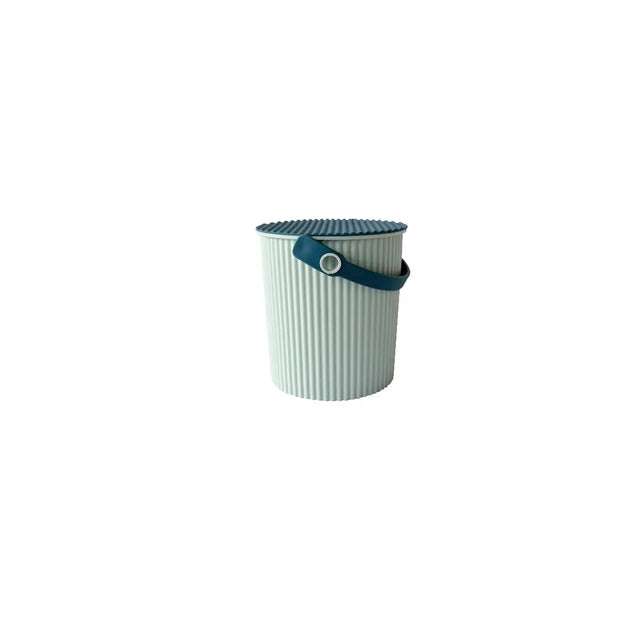 Hachiman Omnioutil Eimer Baby 0,7L in Blue – japanischer Designklassiker, BPA-frei, 100% recyceltes Polypropylen, mit Elastomer-Deckel