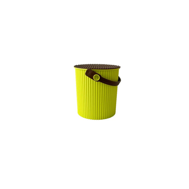 Hachiman Omnioutil Eimer Baby 0,7L in Green – japanischer Designklassiker, BPA-frei, 100% recyceltes Polypropylen, mit Elastomer-Deckel
