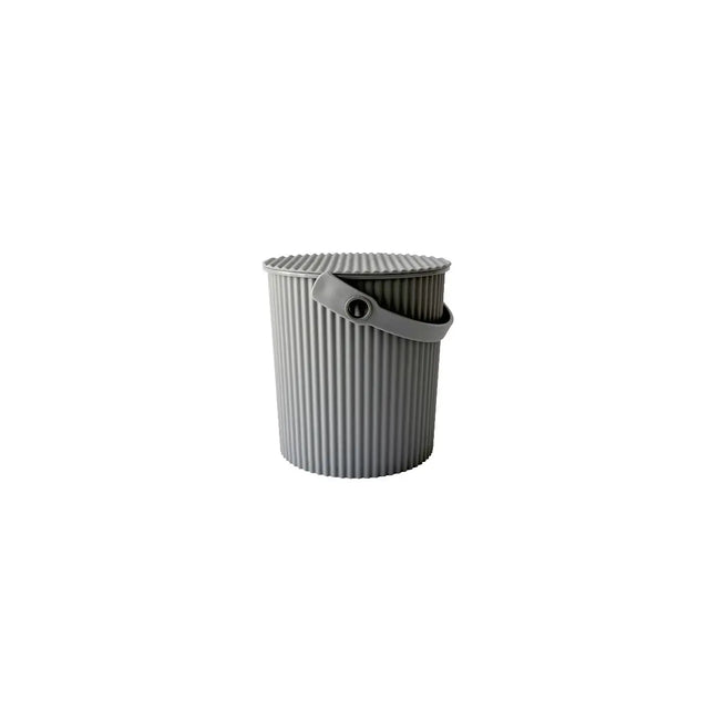Hachiman Omnioutil Eimer Baby 0,7L in New Gray – japanischer Designklassiker, BPA-frei, 100% recyceltes Polypropylen, mit Elastomer-Deckel