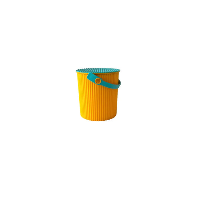 Hachiman Omnioutil Eimer Baby 0,7L in Orange – japanischer Designklassiker, BPA-frei, 100% recyceltes Polypropylen, mit Elastomer-Deckel