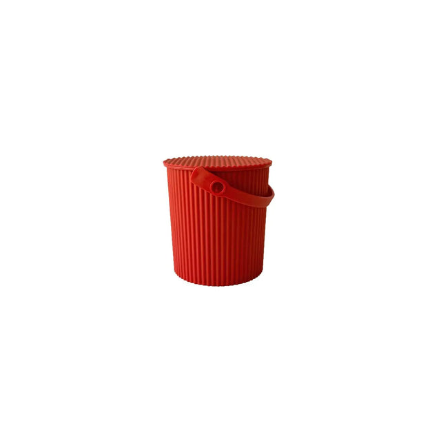 Hachiman Omnioutil Eimer Baby 0,7L in Red – japanischer Designklassiker, BPA-frei, 100% recyceltes Polypropylen, mit Elastomer-Deckel