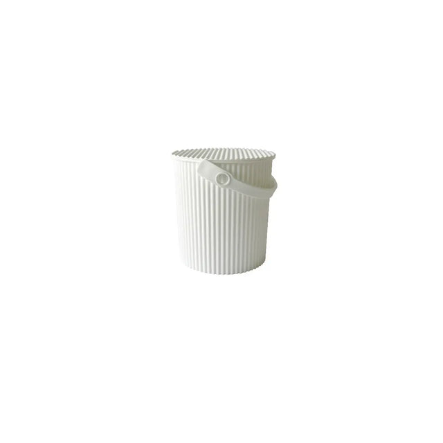 Hachiman Omnioutil Eimer Baby 0,7L in Weiss – japanischer Designklassiker, BPA-frei, 100% recyceltes Polypropylen, mit Elastomer-Deckel