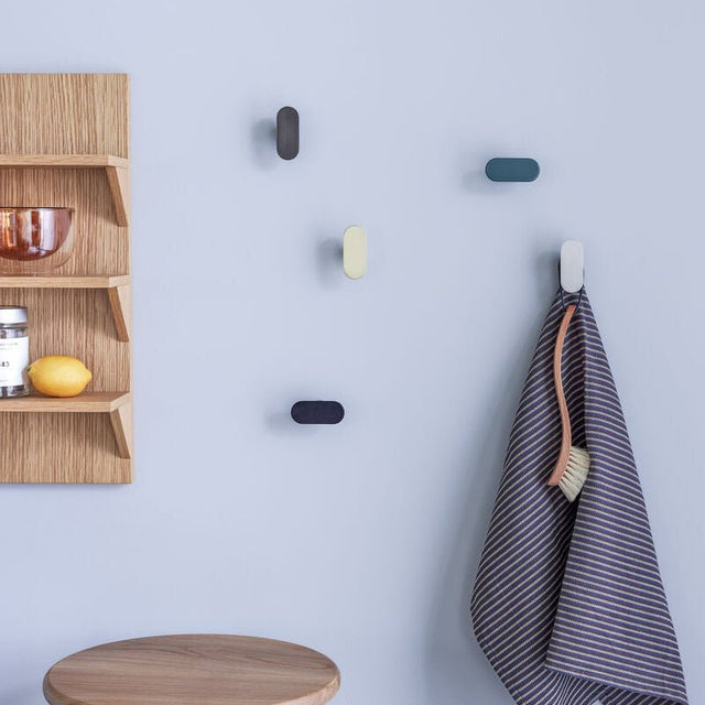 Piccolo Wandhaken Messing - Hübsch Interior - DesignWe.Love