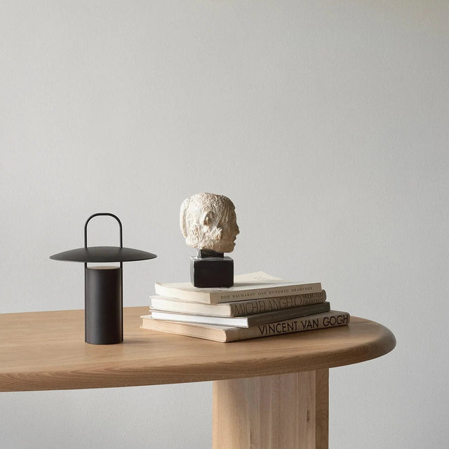 Ray Tischlampe - Akkuleuchte von Audo - DesignWe.Love