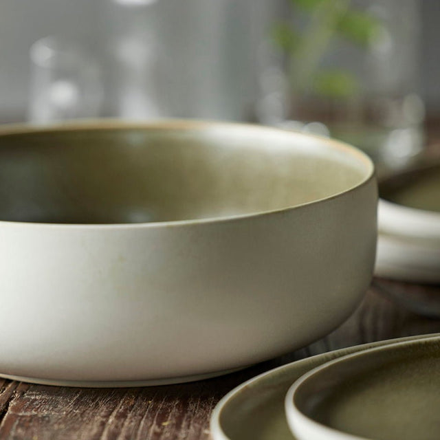 Salatschüssel Ø 25 cm Matte White/Matte Moss - Studio Round North - DesignWe.Love
