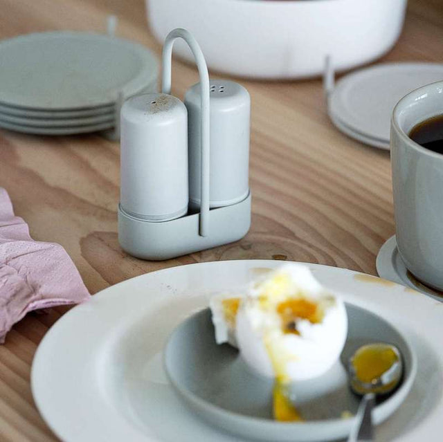 Salz und Pfefferstreuer Singles - Set von Zone Denmark - DesignWe.Love