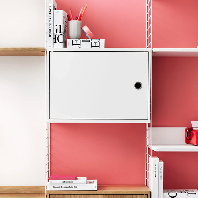 Schrank mit Schwenktür 58x30cm Weiß – String Furniture