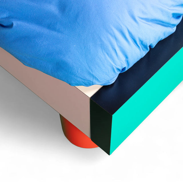Seletti Superbed Memphis Bettgestell Red Grid – Detailansicht – DesignWe.Love