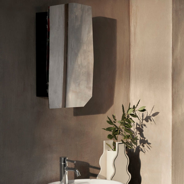 Spiegelschrank Shard Mirror small black - ferm LIVING - DesignWe.Love