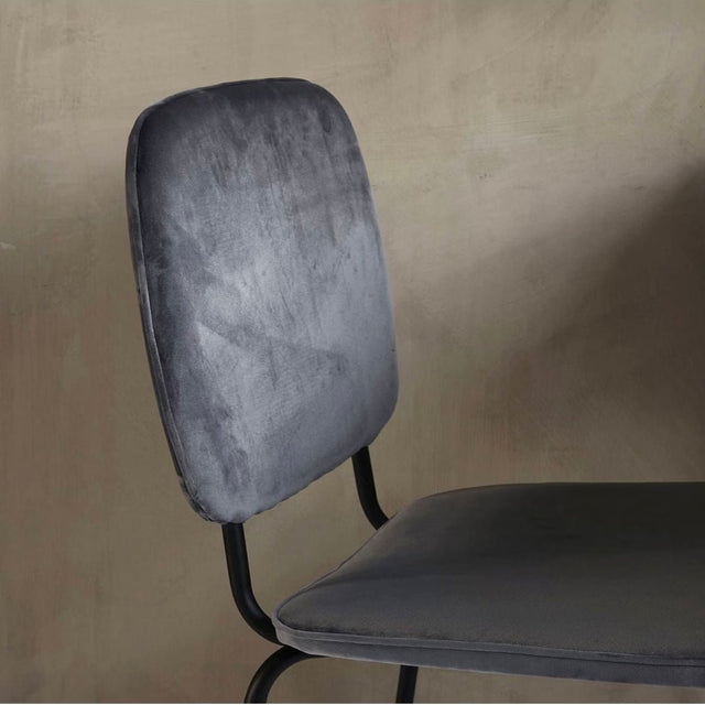 Stuhl aus Stahlrohr mit Polster Comma Grau - House Doctor - DesignWe.Love
