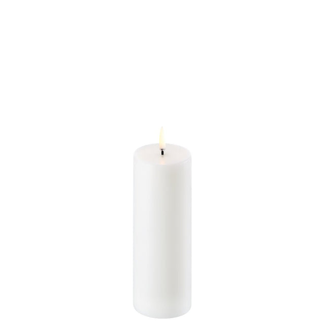 Stumpenkerze LED Smooth Nordic White 5,8x15,2cm - Uyuni - DesignWe.Love