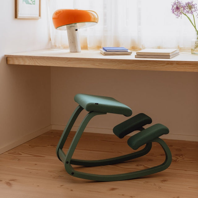 Variable Kniestuhl Monochrome Forest - Varier Furniture - DesignWe.Love
