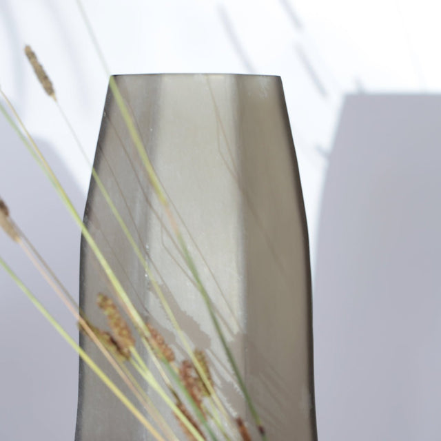 Vase Koonam Tall Smokegrey H 68 - Guaxs - DesignWe.Love